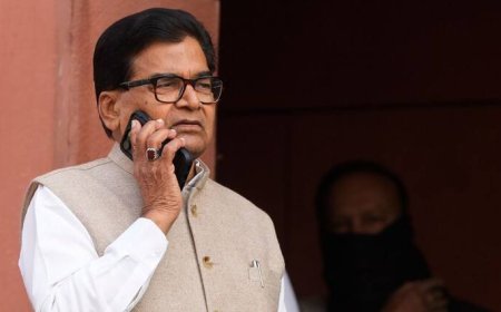 'योगी की पुलिस निकालेगी रामगोपाल यादव की हेकड़ी', विंग कमांडर व्योमिका सिंह पर विवादित बयान के बाद VHP ने दर्ज कराई शिकायत