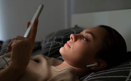 रिस्टार्ट करने के बाद भी फोन हो रहा है हैंग? 90% लोग नहीं जानते इसका सबसे आसान इलाज!