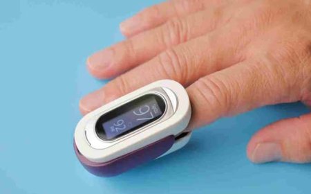 फिर बढ़ने लगे कोरोना केस! घर में जरूर होने चाहिए ये मेडिकल गैजेट्स