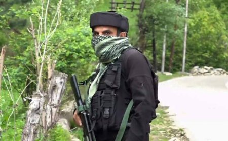 पाकिस्तान से तनाव के बीच भारत के लिए बड़ी जीत, दो आतंकियों ने डाले हथियार-सरेंडर, गोला-बारूद बरामद