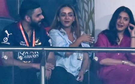 RCB के हर मैच में अनुष्का शर्मा के बराबर में बैठने वाली महिला कौन है? एक क्लिक में जानें पूरी डिटेल्स