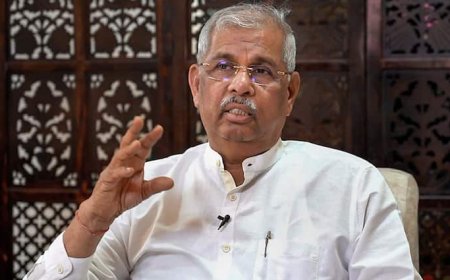 'चाहे कितना भी दवाब बना लें, भारत माता पर नहीं करेंगे समझौता', केरल सरकार और राज्यपाल में किस बात पर छिड़ा घमासान?