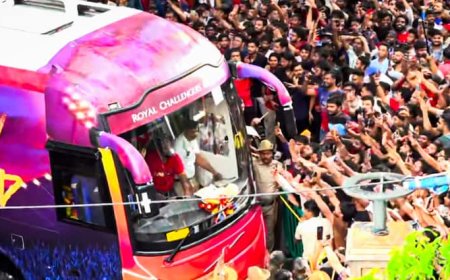 Bengaluru stampede: मुश्किल में फंसी RCB, बेंगलुरु भगदड़ मामले में फ्रेंचाइजी के खिलाफ दर्ज हुई FIR, जानिए क्या लगे आरोप