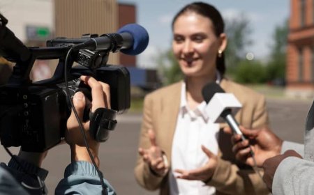 जर्नलिज्म की पढ़ाई के लिए चाहिए लोन? जानिए कितनी रकम मिल सकती है और कैसे चुकाएं आसान किस्तों में