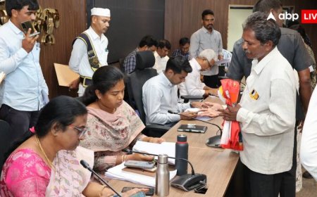 इंदिरम्मा घरों की सूची में ग्रामीणों का नाम शामिल नहीं, लिंगापुर गांव के सड़क पर किया विरोध प्रदर्शन