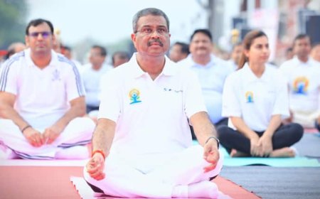 'एक पृथ्वी, एक स्वास्थ्य' की थीम पर दुनिया में मनाया गया योग दिवस, केंद्रीय मंत्री धर्मेंद्र प्रधान ने ओडिशा में किया योग