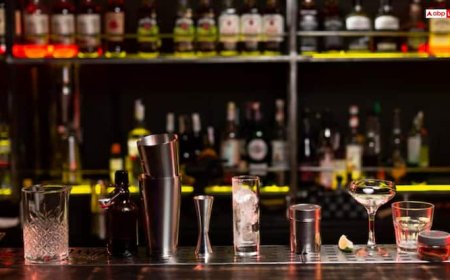 प्लास्टिक के गिलास में शराब पीना ज्यादा खतरनाक या स्टील के गिलास में? जानें सेहत की बात