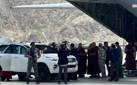 चीन को फिर लगेगी मिर्ची! भारतीय वायुसेना के सी-130 एयरक्राफ्ट से लद्दाख पहुंचे दलाई लामा