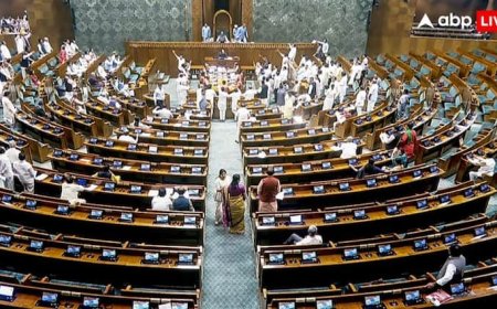 अब हाजिरी लगाने के लिए सांसदों को लंबी लाइन से मिलेगी निजात, सीट पर बैठे-बैठे लगाएंगे अटेंडेंस