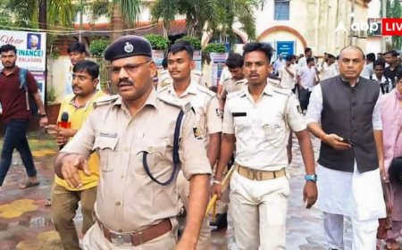 ओडिशा: 'बेटी को दोषी ठहराया, शिक्षक को बचाया गया', बोले आत्मदाह करने वाली छात्रा के पिता