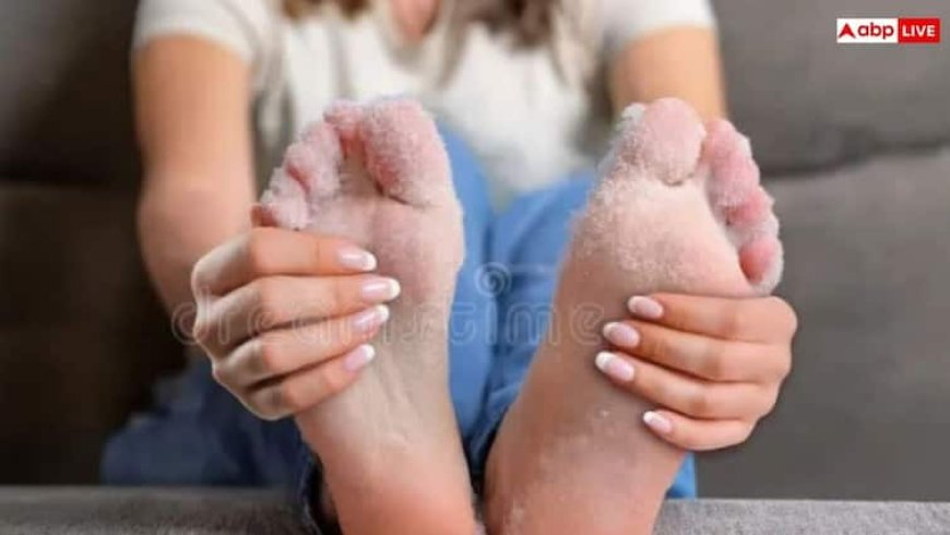 बर्फ की तरह ठंडे रहते हैं आपके भी पैर? जानें किस बीमारी के हैं ये लक्षण
