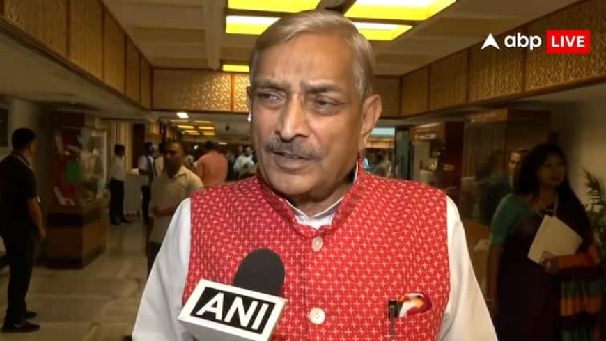 मानसून सत्र के बीच पीएम मोदी का विदेश दौरा, कांग्रेस बोली- 'एक बार संसद में अपनी अटेंडेंस देख लें'