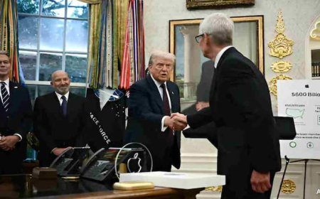 Donald Trump को Apple CEO Tim Cook ने गिफ्ट किया सोने का ग्लास! जानें क्या है खासियत