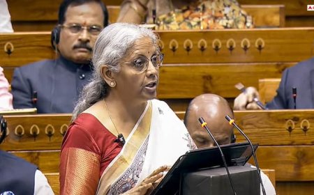 क्या 12 लाख की टैक्स छूट हो गई खत्म? निर्मला सीतारमण ने संसद में पेश किया नया इनकम टैक्स बिल, सामने आया बड़ा अपडेट