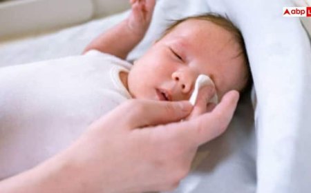 बेबी की गुलाबी आंख के लिए नेचुरल केयर, घर पर आजमाएं ये आसान टिप्स