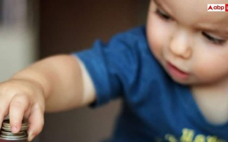 बच्चे के गले में फंस जाए सिक्का तो कैसे निकालें? 5 मिनट में ऐसे बचेगी जान