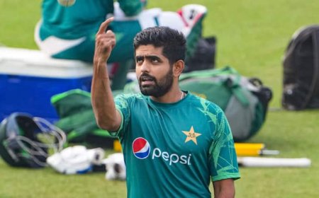 इज्जत प्यारी है तो रिटायरमेंट ले लो..., एशिया कप से बाहर किए जाने के बाद किसने बाबर आजम पर मारा ताना