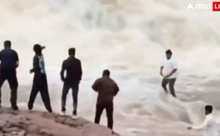 ओडिशा: वॉटरफॉल में वीडियो बना रहा था यूट्यूबर, अचानक बढ़ा पानी और साथ बहा ले गया, देखें VIDEO