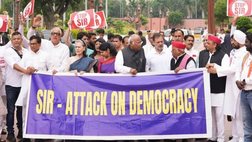 इंडिया ब्लॉक का संसद से ECI तक हल्ला बोल, 'वोट चोरी' के खिलाफ 300 सांसदों के साथ शक्ति प्रदर्शन कल