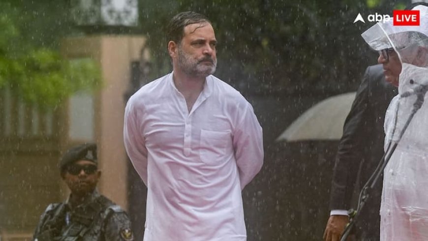 स्वतंत्रता दिवस पर बारिश में भीगते हुए राहुल गांधी ने फहराया तिरंगा, देखते रहे खरगे, कह दी बड़ी बात