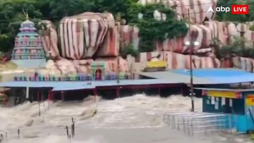 तेलंगाना में भारी बारिश से एदुपायला वना दुर्गा मंदिर जलमग्न, श्रद्धालुओं से यात्रा टालने की अपील