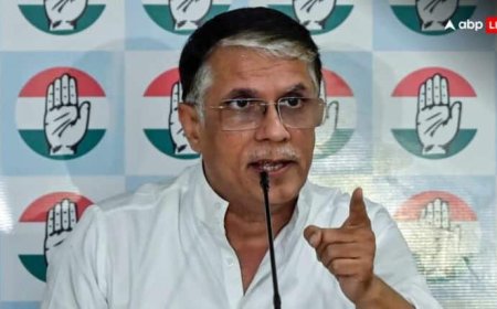 तेजस्वी यादव और विजय सिन्हा के बाद अब पवन खेड़ा... 2 वोटर आईडी रखने पर चुनाव आयोग ने भेजा नोटिस