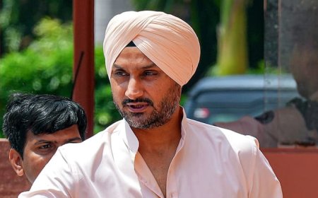 बाढ़ प्रभावित पंजाब की मदद के लिए राहत कार्य में जुटे हरभजन सिंह, कहा- 'जरूरत पड़ने पर...'