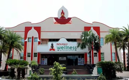 प्राचीन ज्ञान को आधुनिक विज्ञान के साथ कैसे जोड़ता है पतंजलि का चिकित्सा कार्यक्रम? जानिए