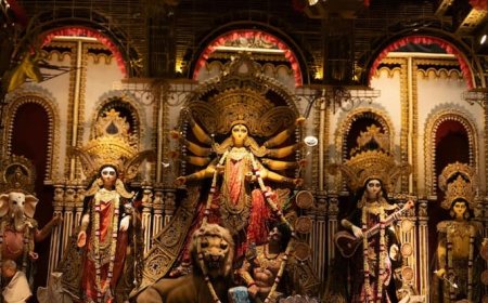 Operation Sindoor थीम से हो रही दुर्गा पूजा, आपके दिल को छू लेंगे कोलकाता की दुर्गा पूजा के ये 10 पंडाल