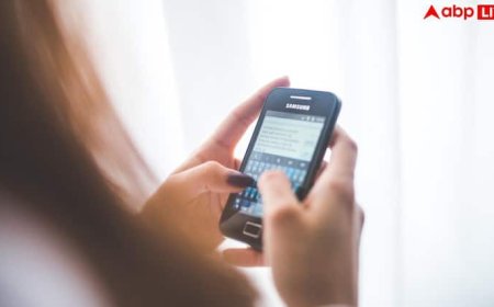 Neck Weight From Phone: गर्दन झुकाकर फोन देखने से नेक पर पड़ता है इतने किलो वजन, कोई डॉक्टर भी नहीं बताएगा यह बात