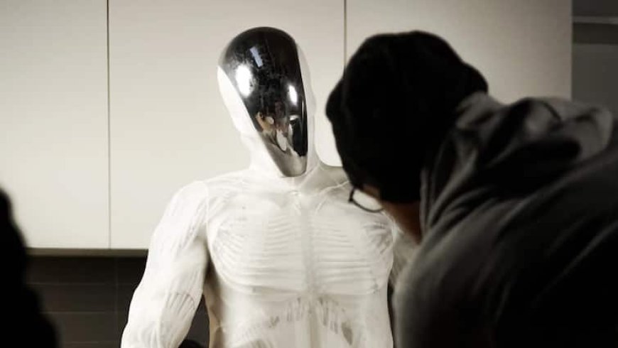 भूत जैसा दिखने वाला यह रोबोट 'पीता' है पानी, इंसानों की तरह कर सकता है कई काम