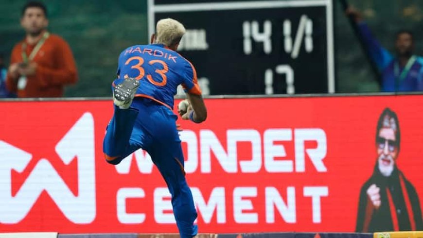 Hardik Pandya: जिस सुपरमैन कैच ने दिलाई टीम इंडिया को जीत, उसके लिए हार्दिक पांड्या को मिला मेडल
