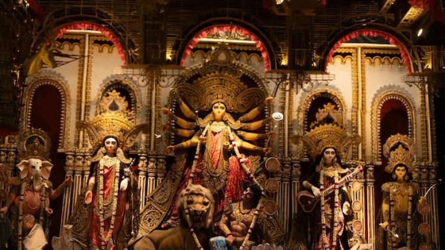 Operation Sindoor थीम से हो रही दुर्गा पूजा, आपके दिल को छू लेंगे कोलकाता की दुर्गा पूजा के ये 10 पंडाल