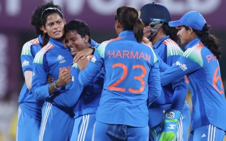 वर्ल्ड कप में टीम इंडिया की 'ब्लॉकबस्टर ओपनिंग', श्रीलंका को 59 रनों से बुरी तरह रौंदा