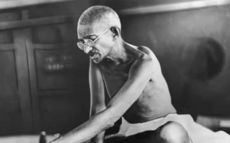 बल्लेबाजी या गेंदबाजी, क्रिकेट में किस चीज में माहिर थे महात्मा गांधी? जन्मदिन पर जानें क्रिकेटिंग करियर