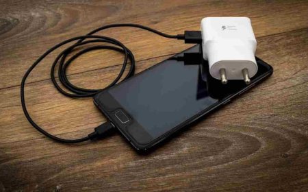 Fast Charging है खतरनाक? जानिए आपके स्मार्टफोन पर क्या होता है असर