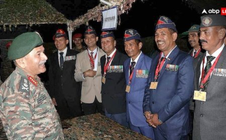 नेपाल-चीन से सटी सीमाओं और मध्य क्षेत्र की सुरक्षा स्थिति की सेना प्रमुख ने की समीक्षा, सैनिकों से की मुलाकात