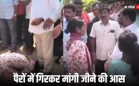 तेलंगाना में पेंशन के लिए MLA के पैरों में गिरी दिव्यांग महिला, बुत बने खड़े रहे नेता