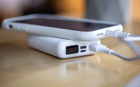 फ्लाइट में इन कारणों से आग पकड़ लेते हैं पावर बैंक, बचने के लिए करें ये काम