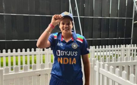 प्रतिका रावल की जगह आईसीसी महिला वनडे विश्व कप में जगह लेने वाली शेफाली वर्मा कौन, जानिए