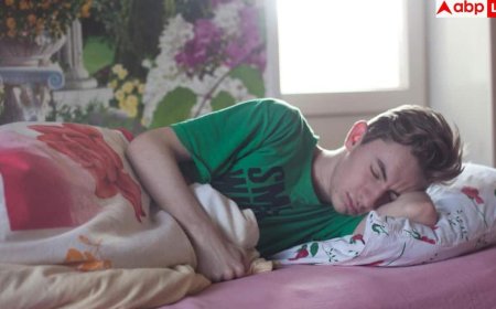 Cold Feet in Winter: दिनभर रजाई या कंबल में रहने पर भी ठंडे रहते हैं आपके पैर? इस चीज की हो सकती है कमी