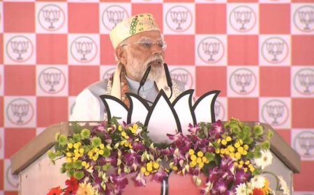 पीएम मोदी का राजद-कांग्रेस पर वार, बोले- विदेशी त्योहार मनाने वाले हिंदू परंपरा को कहते हैं ड्रामा