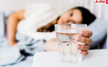 Uncovered water health risks: सुबह-सुबह पीने के लिए क्या आप भी सोते वक्त बेड के पास रखते हैं एक गिलास पानी, यह कितना खतरनाक?
