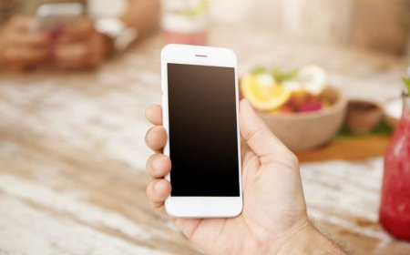 ऐसे यूज कर रहे हैं तो जल्दी खराब हो जाएगा फोन, भूलकर भी न करें ये गलतियां