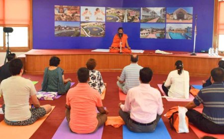 तनाव से मुक्ति का मंत्र है योग और आयुर्वेद, पतंजलि का दावा- रामदेव की शिक्षाएं बदल रही वेलनेस ट्रेंड्स