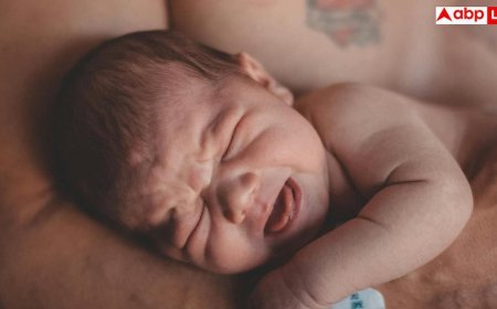 Newborn Poop Health: बच्चे की पहली पॉटी से कैसे पता चलती है उसकी हेल्थ, किन-किन चीजों की मिलती है डिटेल?