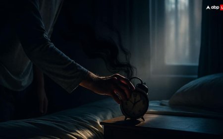 Vastu Shastra: सिरहाने घड़ी रखने से बढ़ती है राहु की ऊर्जा? जानें वास्तु मे शुभ और अशुभ!