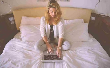 बेड पर लैपटॉप चलाया तो समझो पक्का हो जाएगा खराब! इन गलतियां से जल जाता है मदरबोर्ड, जानिए पूरी जानकारी