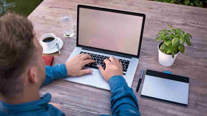 लैपटॉप में Virus का बड़ा खतरा! ये 4 छुपे संकेत दिखते ही समझ लीजिए शुरू हो चुका है अटैक, बचने के लिए तुरंत करें ये काम