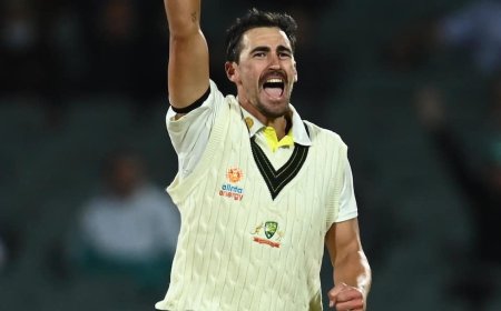 पिंक बॉल टेस्ट में मिचेल स्टार्क ने रचा इतिहास, वसीम अकरम के बड़े रिकॉर्ड की बराबरी की